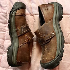 Keen brown leather clogs - women size 7
